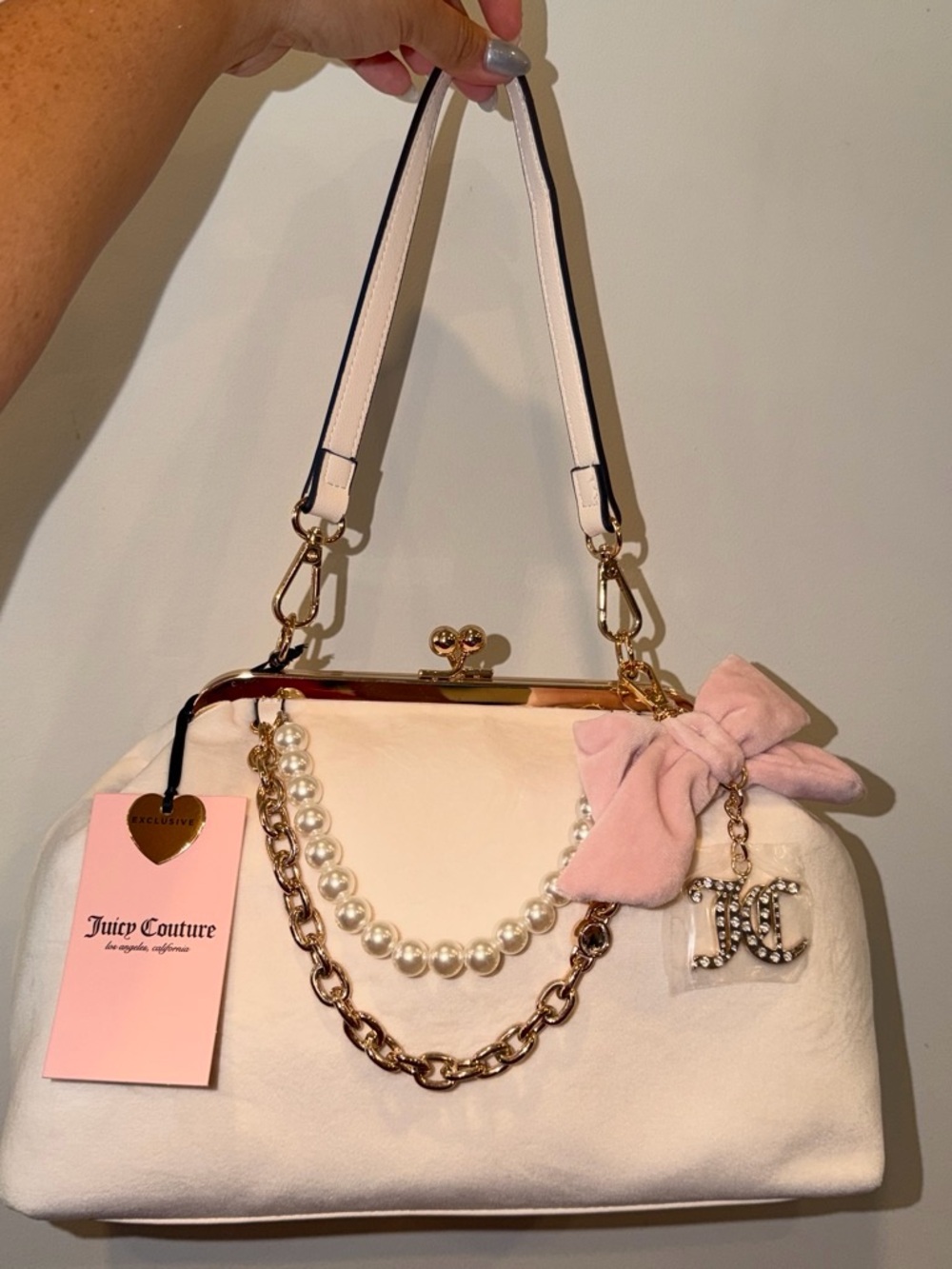 🎀Juicy Couture~Soft white clutch handbag